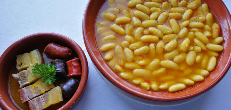 Alubia de Tolosa con berza y morcilla